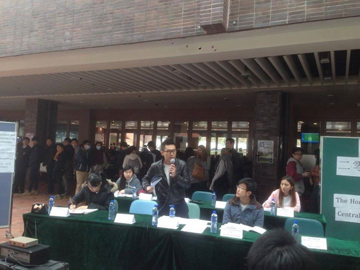【大選即時】彭卓棋質問馮敬恩何為政治光譜 馮指同學期望學生領袖站在前線